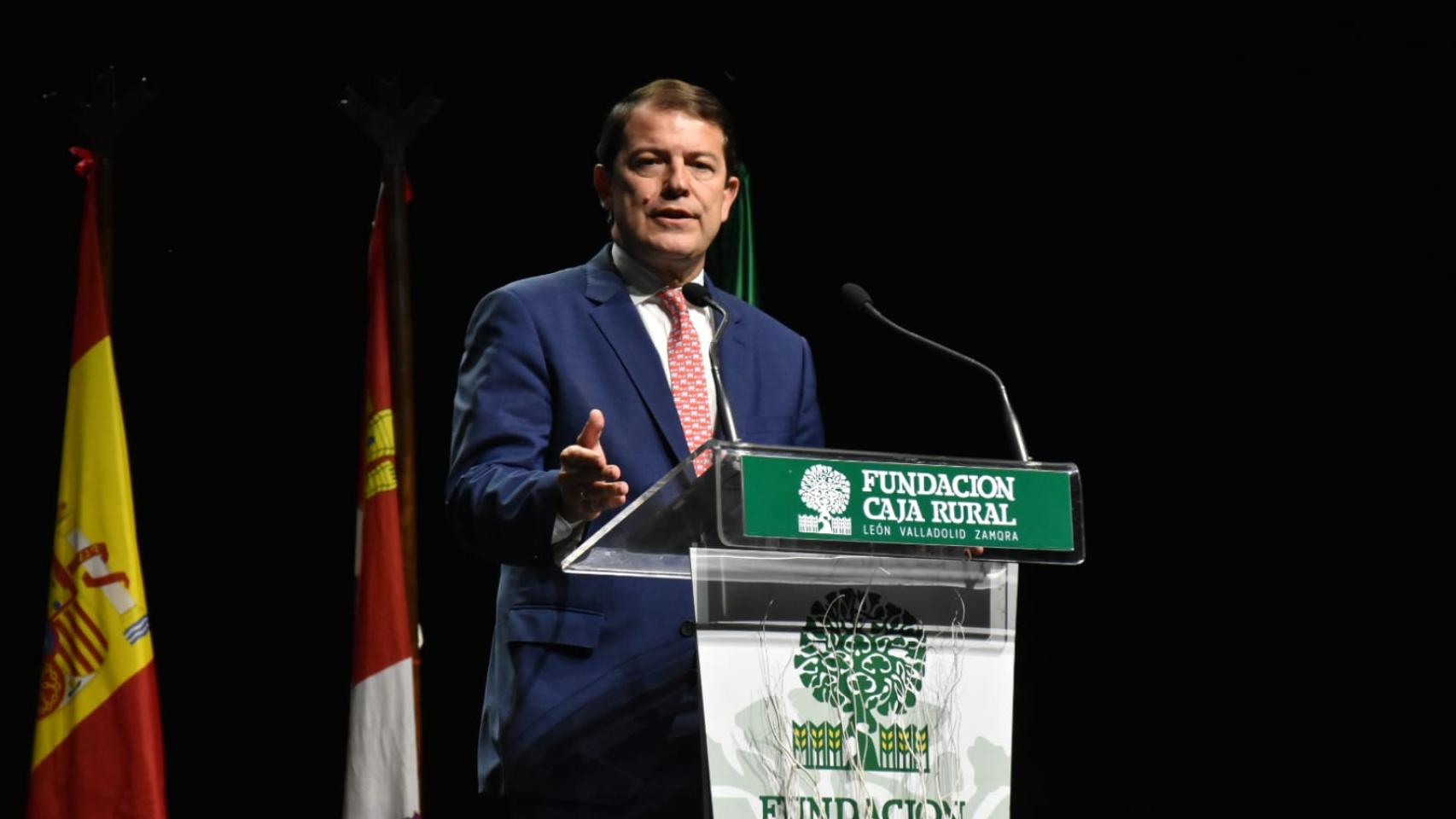 El presidente de la Junta, Alfonso Fernández Mañueco, durante la clausura de los Premios de la Fundación Caja Rural de Zamora, este viernes.