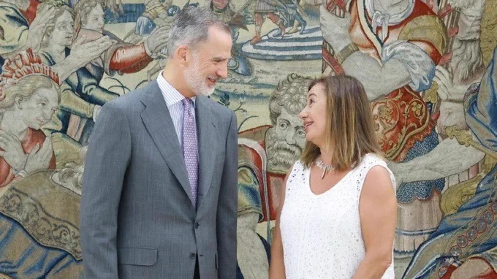 Felipe VI y Francina Armengol en una reunión en agoto.