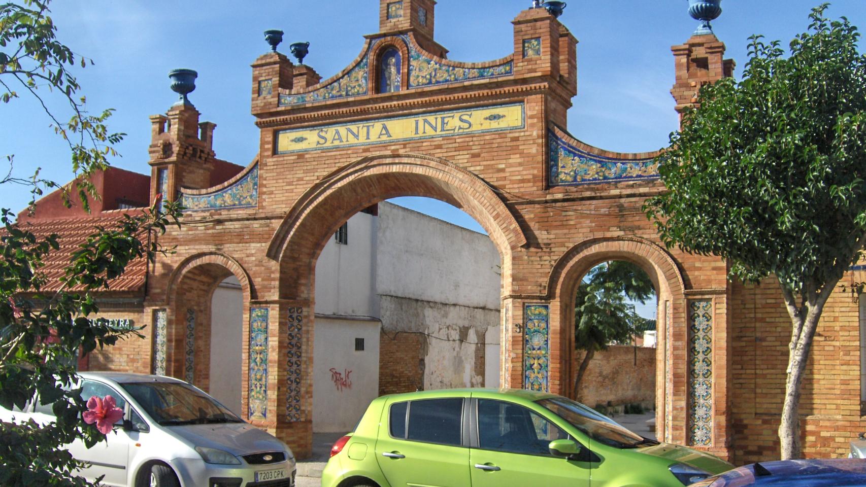 Arco de la Colonia Santa Inés.