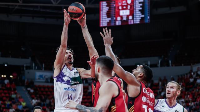 Nihad Djedovic en una jugada durante el partido contra Casademont Zaragoza.