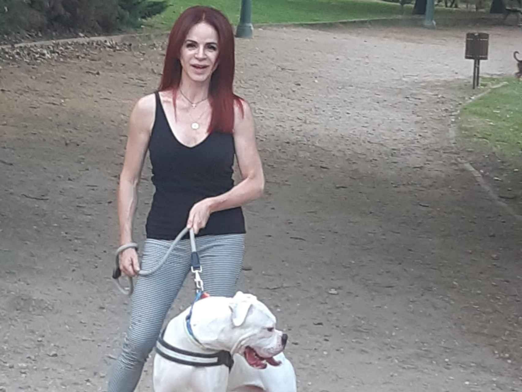 Silvia Clemente, con un perro