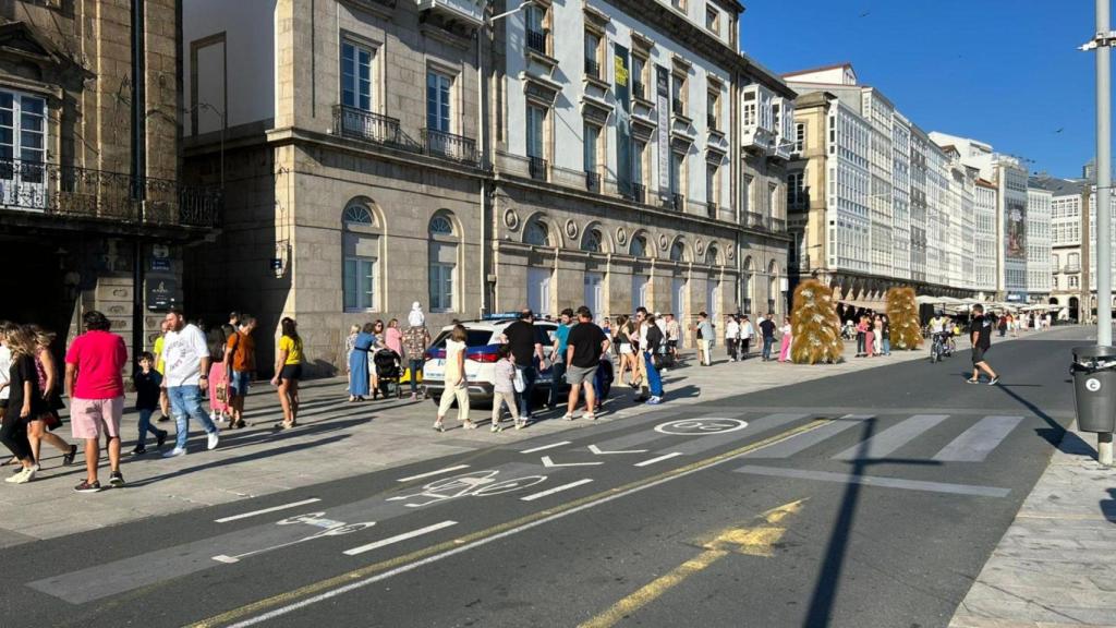 Una persona causa un altercado en la Marina de A Coruña por el robo a un ilusionista