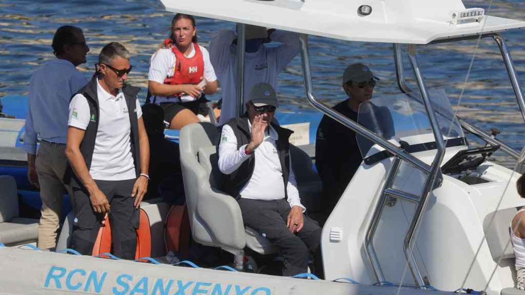 El rey emérito Juan Carlos I sale a navegar en Sanxenxo, a 30 de septiembre de 2023.