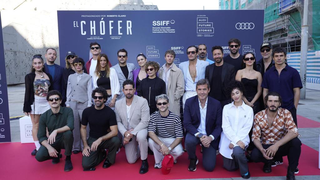Los invitados e invitadas al estreno del corto 'El chófer' en el Festival de Cine de San Sebastián.