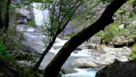 Un joven fallece tras caer en una poza de las cascadas de Tourón, en Melón (Ourense)