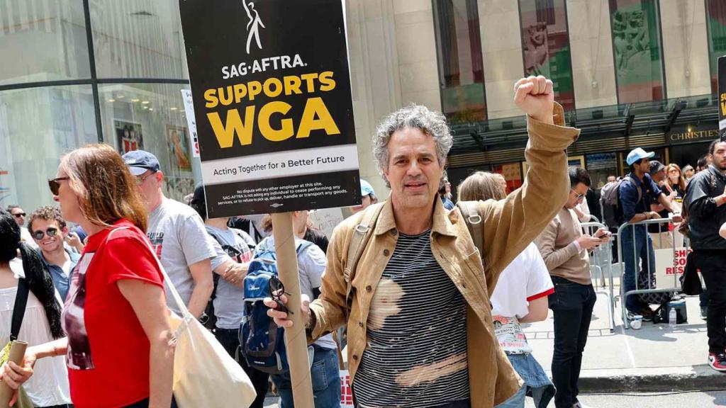 Mark Ruffalo en la huelga de actores.