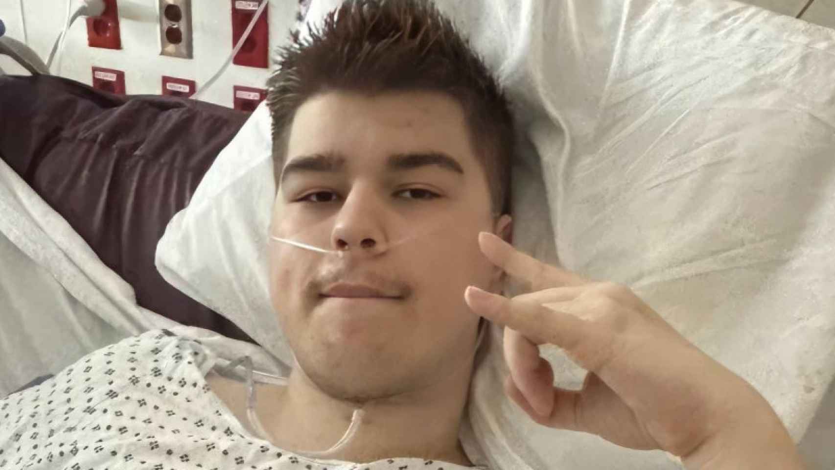 El creador de contenido para YouTube Tanner Cook, ingresado en el hospital.
