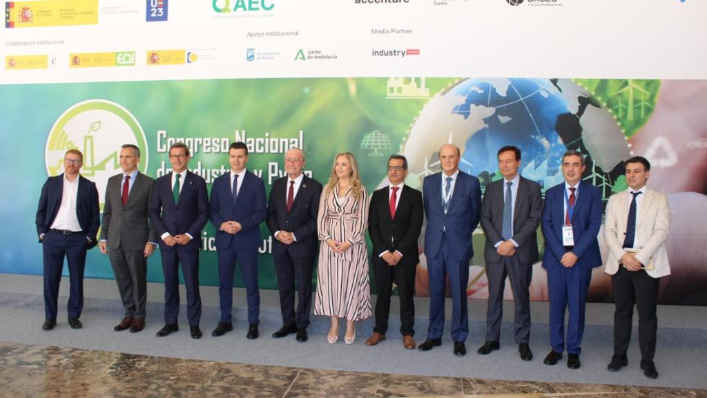 Autoridades y CEOs de varias grandes empresas este lunes en Málaga.