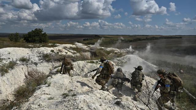 Soldados del ejército ucraniano en Bakhmut