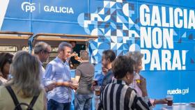 BNG y PSdeG critican la nueva campaña del PPdeG, que propone tomar una caña con Rueda