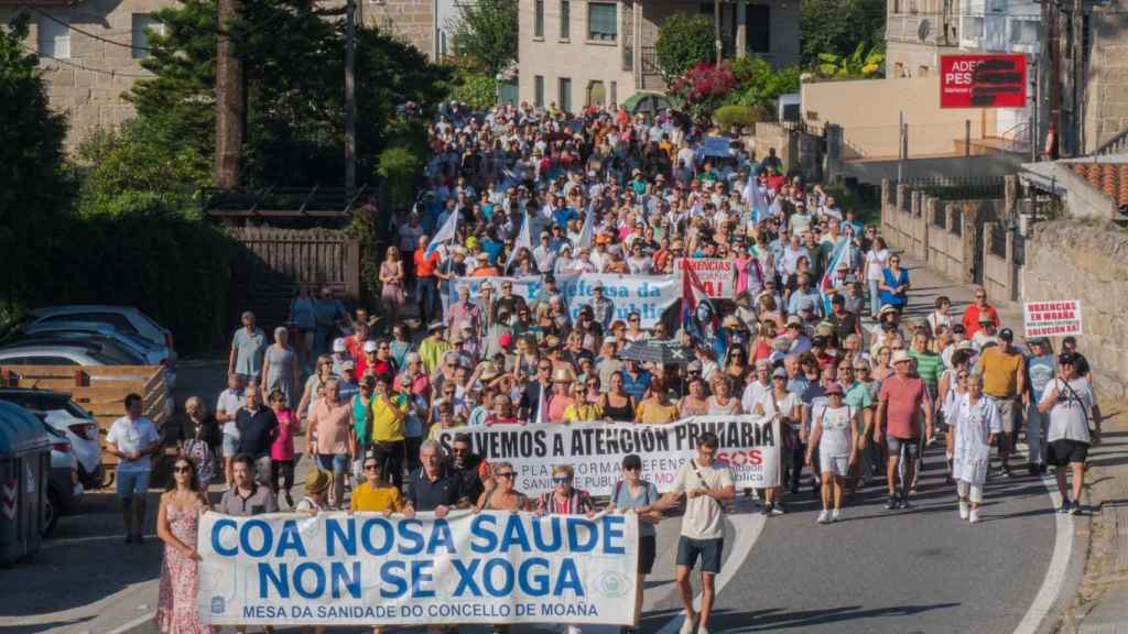 Manifestación para demandar la vuelta del PAC al Centro de Salud de Moaña (Pontevedra).
