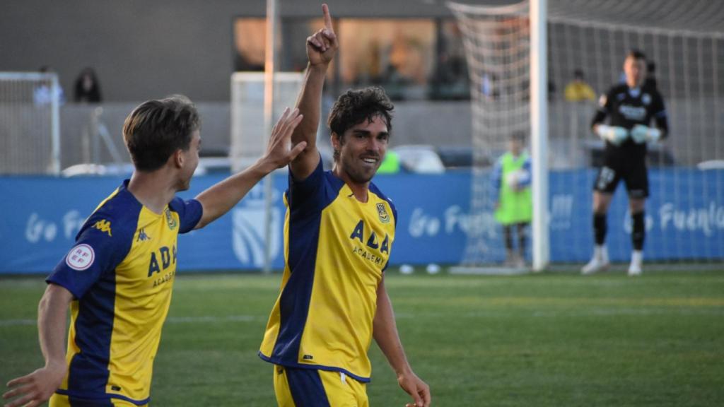 Ribelles celebra un gol con el Alcorcón.