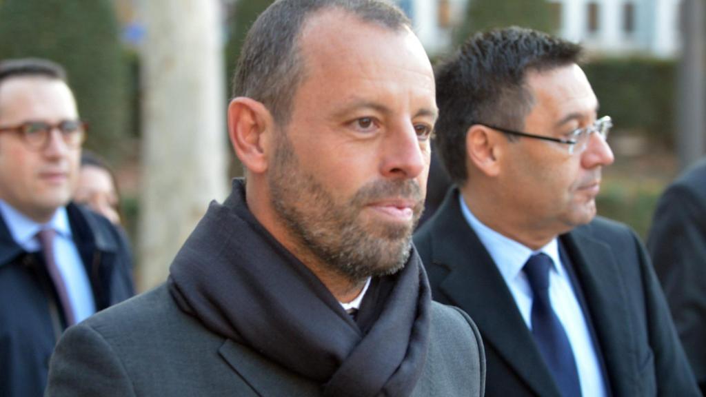 Sandro Rosell y, de fondo, Josep Maria Bartomeu