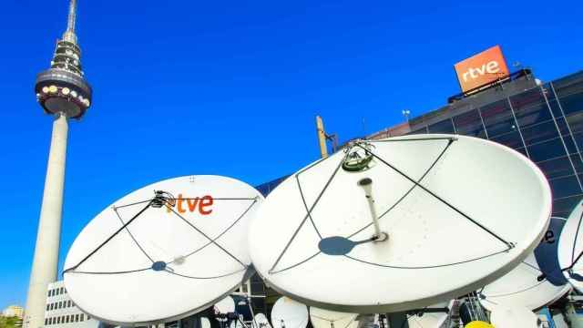 Antenas satelitales en el Pirulí de RTVE.
