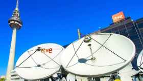 Antenas satelitales en el Pirulí de RTVE.