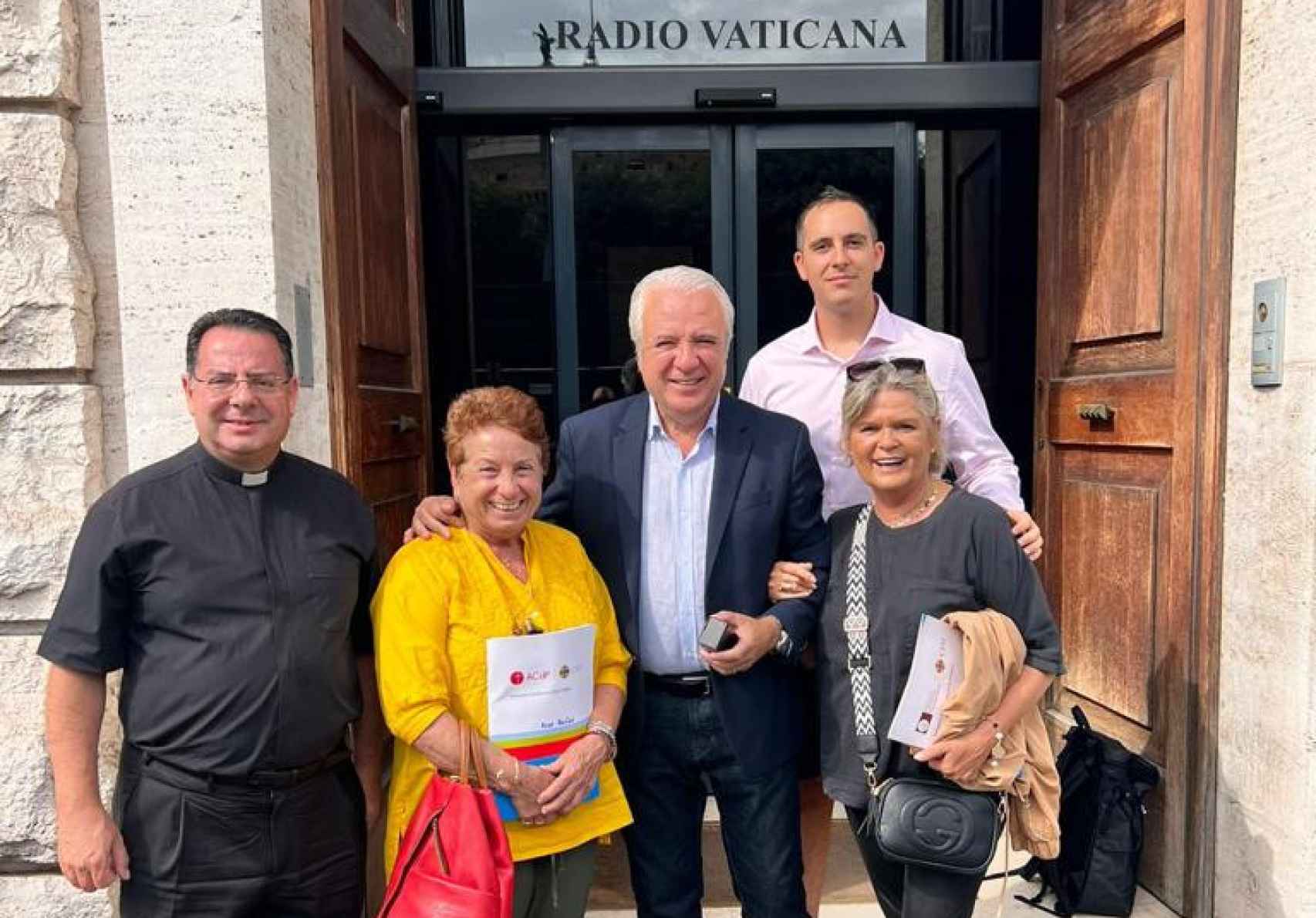 Jesús Olmedo y una delegación talaverana en Radio Vaticana