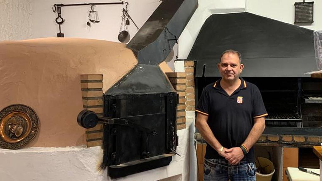 José María en su restaurante Las Lanchas del Fierabrás, en Mucientes