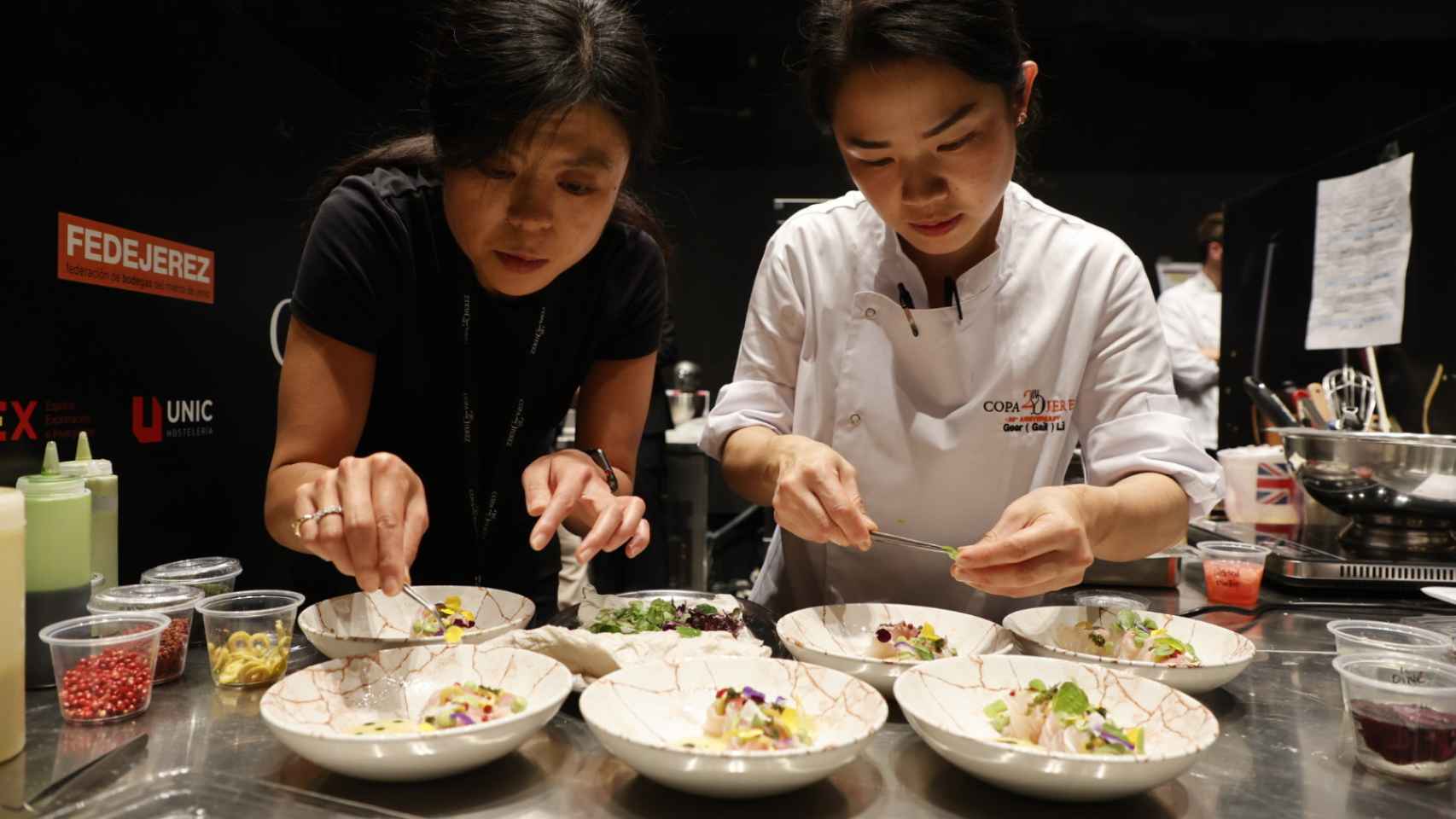 El equipo de Reino Unido compuesto por la chef Gail Ge’er Li y la sumiller Jiachen Lu