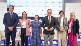 David Álvarez, director de Salud Digital de Siemens Healthineers; Laura López-Táppero, directora médica de ASPY Prevención; Mercedes Rivera, redactora de El Español; Juan Pedro Rísquez, vicepresidente del Consejo General de Colegios Farmacéuticos; Mónica Vidal, responsable de Salud Seguros de Capgemini España y Mariel Vázquez, directora de Experiencia Digital para Clientes de Mapfre y CCO de Savia.