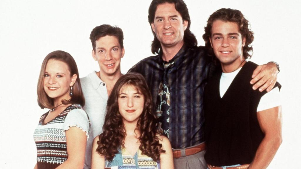 Mayim Bialik confirma que la vuelta de 'Blossom' está en marcha, pero será muy diferente a la serie original