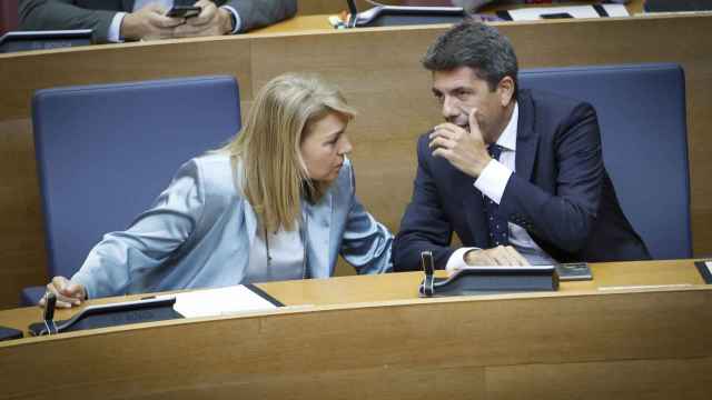 La vicepresidenta Susana Camarero y el presidente, Carlos Mazón, en las Cortes Valencianas.