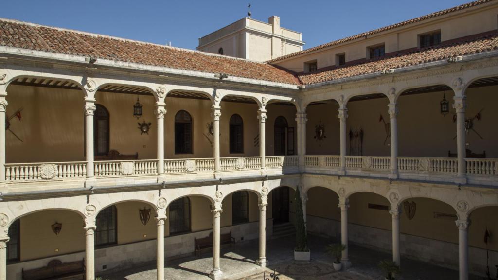 Imagen del patio del Palacio Real de Valladolid.