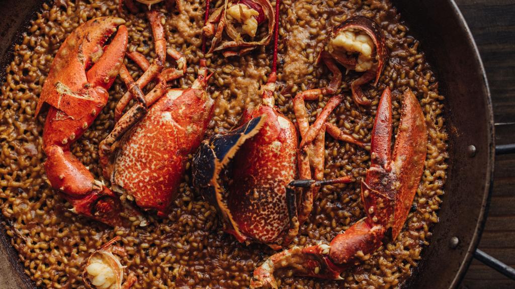 El nuevo restaurante con alma de chiringuito que lleva los mejores arroces valencianos a Madrid.