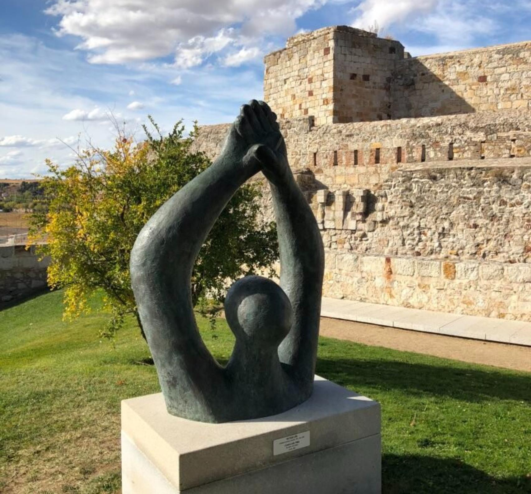 Estatua de Baltasar Lobo en en Castillo de Zamora
