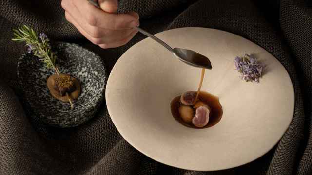 El nuevo restaurante de Ávila que ya recomienda la Guía Michelin con un increíble postre de setas.