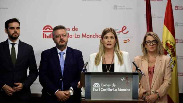 Carolina Agudo junto a otros dirigentes del PP en las Cortes de Castilla-La Mancha.