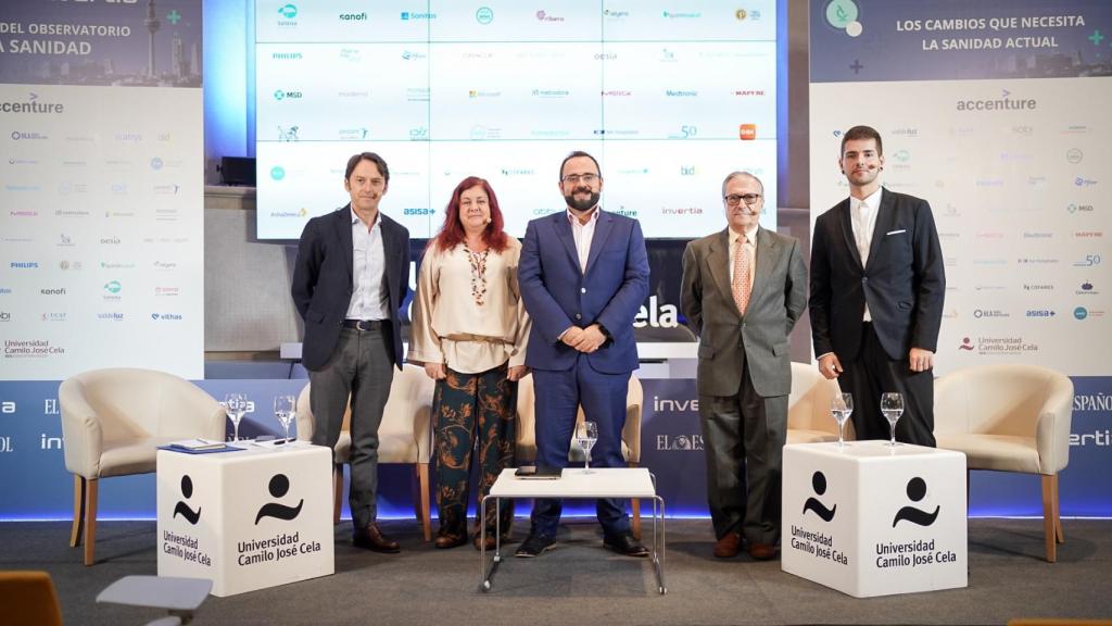 Héctor Martínez, consejero delegado y director general de metrodora education; Celia Gómez, directora de Ordenación Profesional del Ministerio de Sanidad; Eduardo Ortega, redactor jefe de El Español-Invertia; Miguel Ángel Esteso, catedrático de Química y Física y coordinador del grado en Farmacia de la Universidad Católica de Ávila y David Martínez, presidente de la Federación Española de Asociaciones de Estudiantes de Medicina.