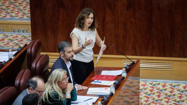 La presidenta de la Comunidad de Madrid, Isabel Díaz Ayuso, interviene durante una sesión plenaria de la Asamblea de Madrid.