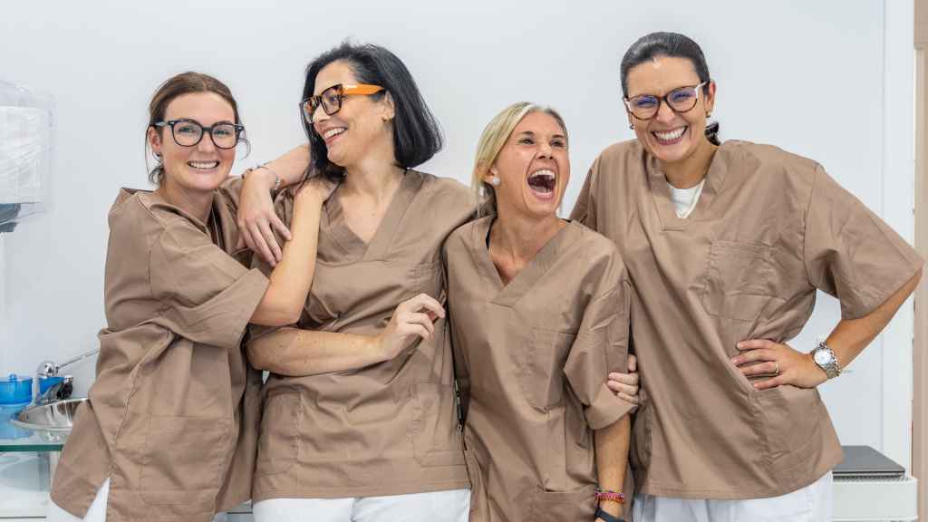 Trabajadoras de la clínica dental Gómez y Bandín en A Coruña.