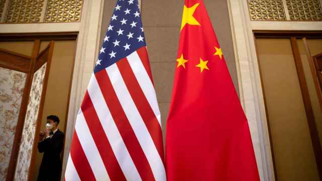 Las banderas de China y Estados Unidos. Imagen de archivo.