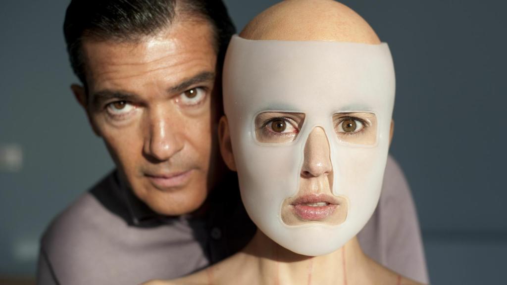 Antonio Banderas y Elena Anaya en 'La piel que habito'.