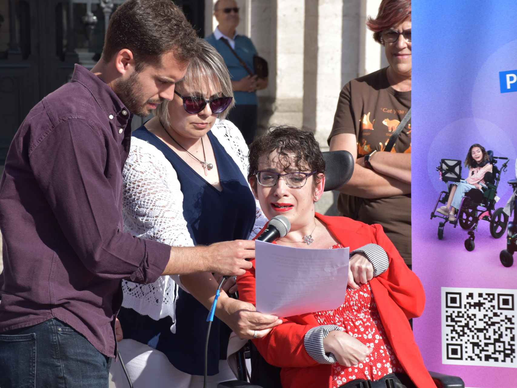 Rocío Molpeceres, vicepresidenta de Aspace Valladolid y mujer con parálisis cerebral, lee el manifiesto