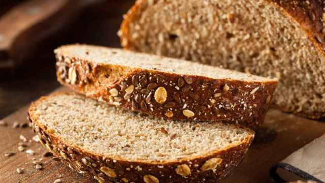 Prueba el pan con más fibra y menos calorías (no es el integral).