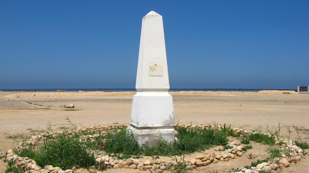 Monolito que marca en la actualidad la ubicación de la torre.