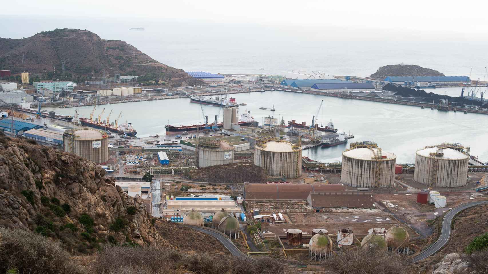 Vista de la planta regasificadora de Cartagena, a 6 de octubre de 2022.