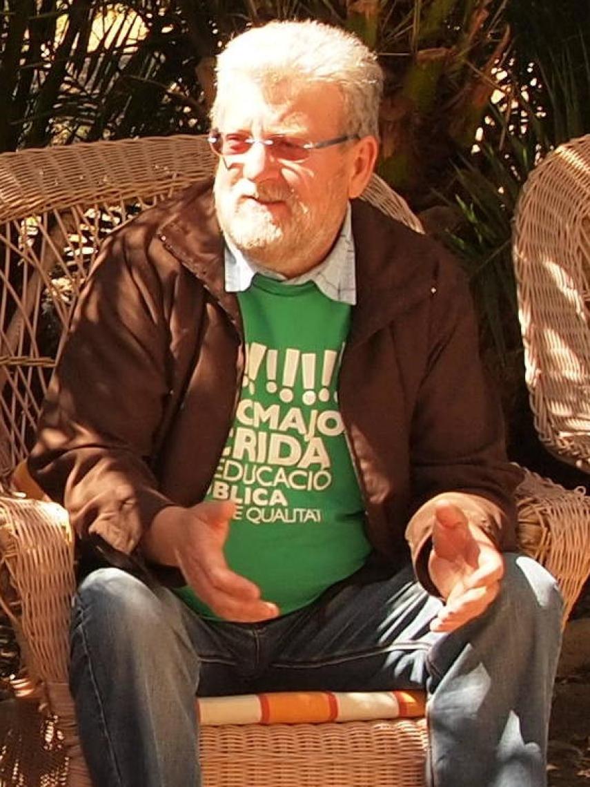 El profesor Jaume Sastre con una camiseta de la Crida