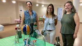 Inauguración exposición 'Botellas decoradas' en Guijuelo
