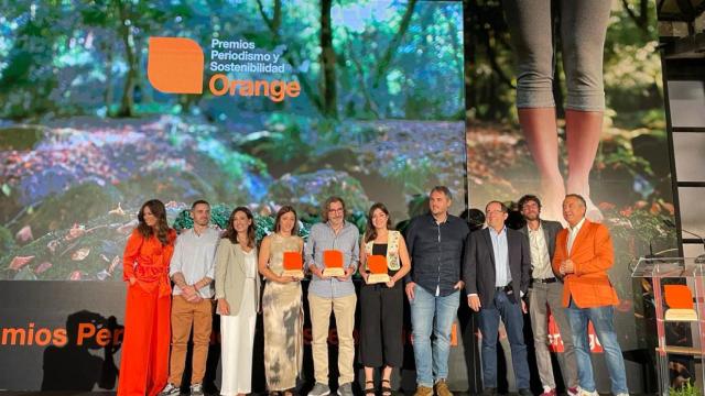 Ganadores y miembros del jurado. (De izqda. a dcha.) Mercedes Martín, Luis Manuel Rivas, Beatriz Valverde, Blanca Fraile, Arturo Larena, Patricia Ruiz Guevara, Andreu Escrivà, José María Montero, Mario Viciosa y Roberto Brasero.