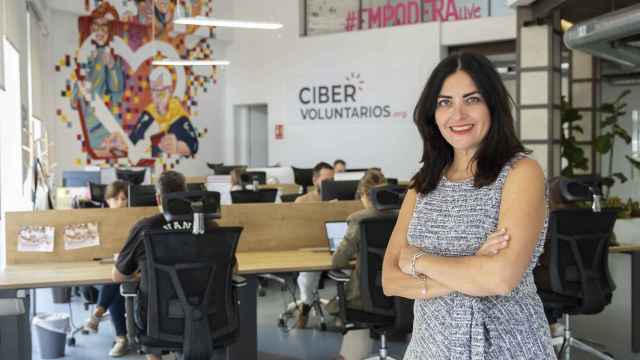 Yolanda Rueda, presidenta de la Fundación Cibervoluntarios, en la sede de Málaga.