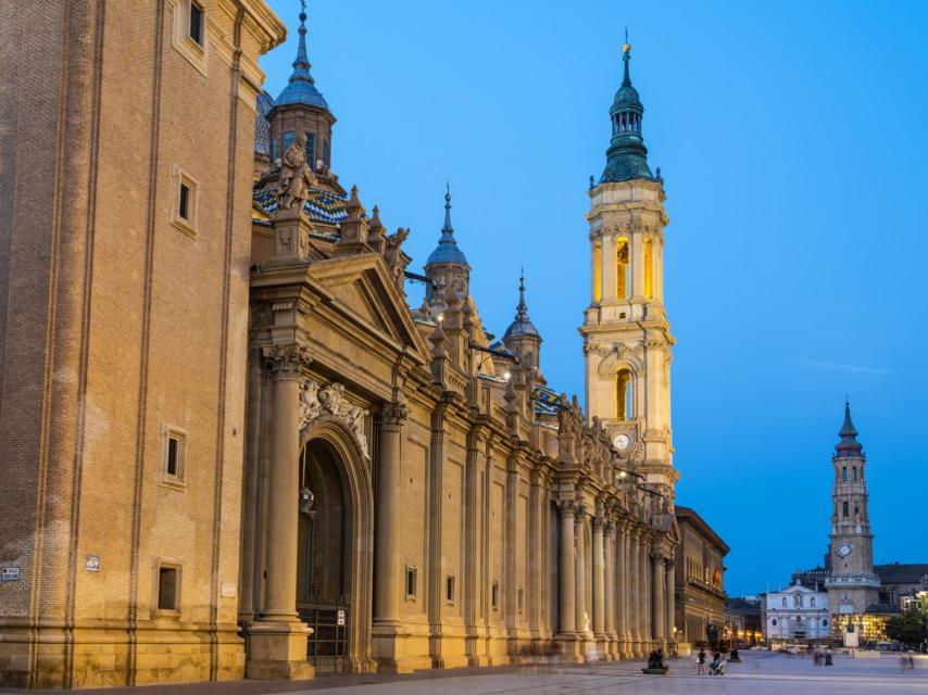 Fachada de la Basílica del Pilar.