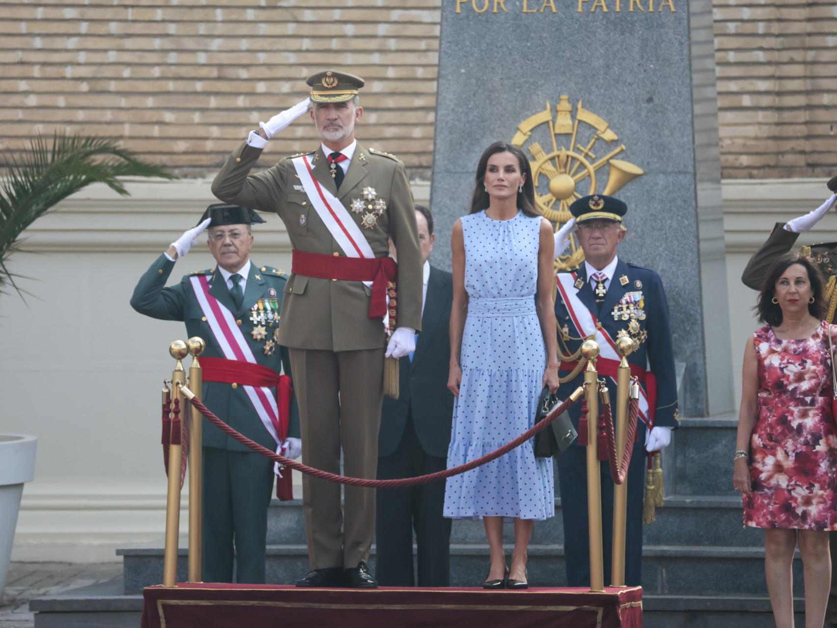 Felipe VI y Letizia presiden el desfile militar.