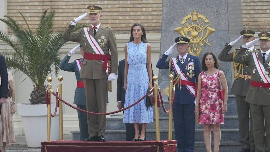 El rey Felipe Vi y Letizia durante la jura de bandera de Leonor.