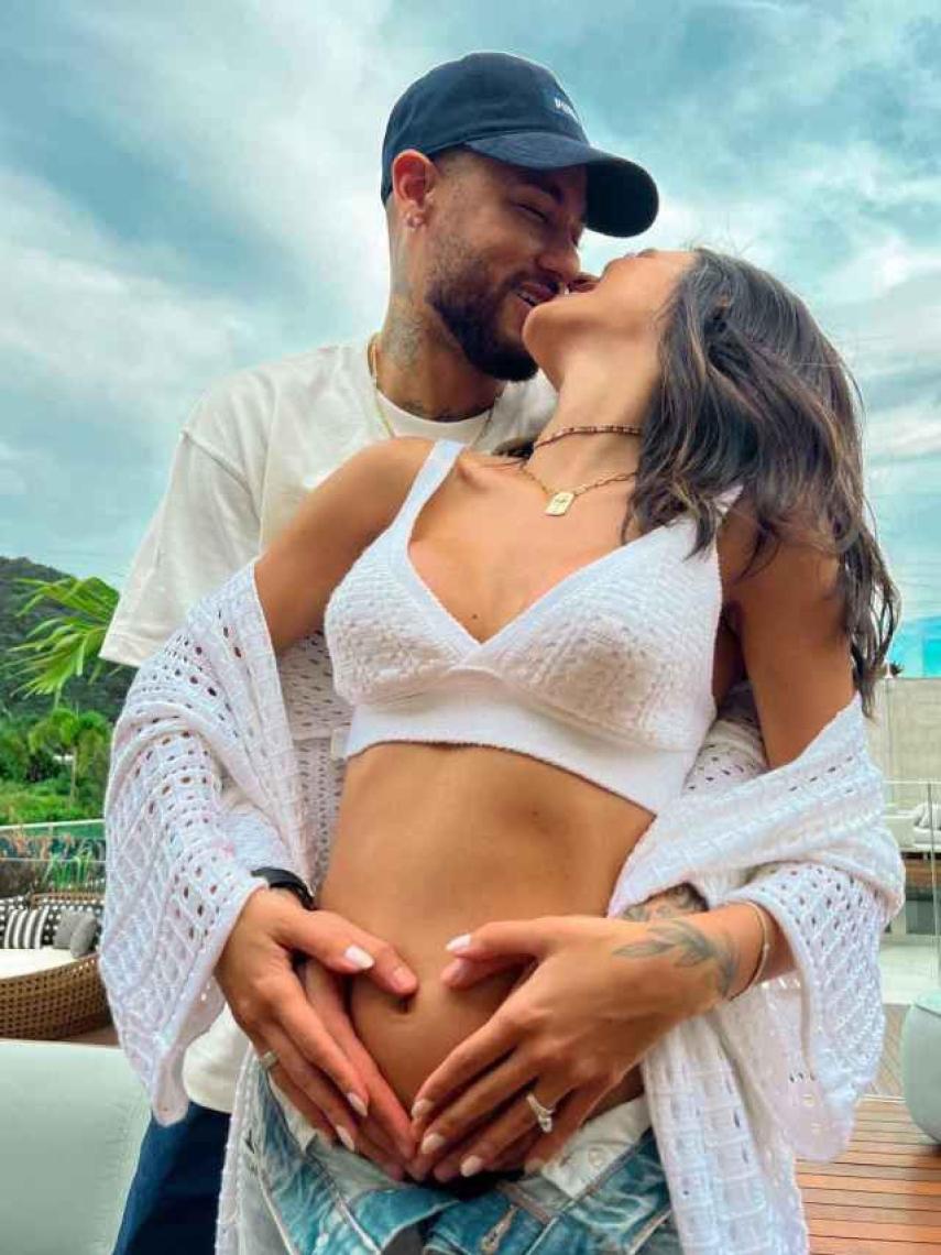 Neymar y Bruna  cuando anunciaron que se convertirían en padres.