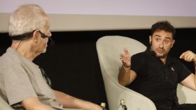 Fernando Trueba charla con Juan Antonio Bayona en la Academia de Cine