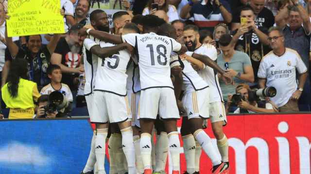 Los jugadores del Real Madrid celebran el 1-0 ante Osasuna
