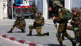 Soldados israelíes protegen áreas residenciales en Sderot